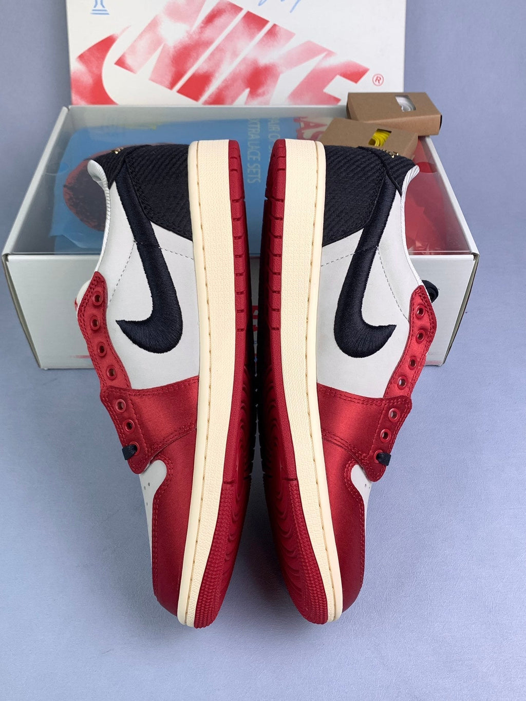 Air Jordan 1 Low Away x Trophy Room Chicago Unisex Sneakers FN0432-100